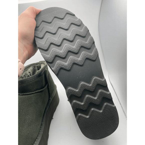 CUSHIONAIRE Women's COZY Genuine Suede pull on platform boot, Green 8 - Picture 4 of 6